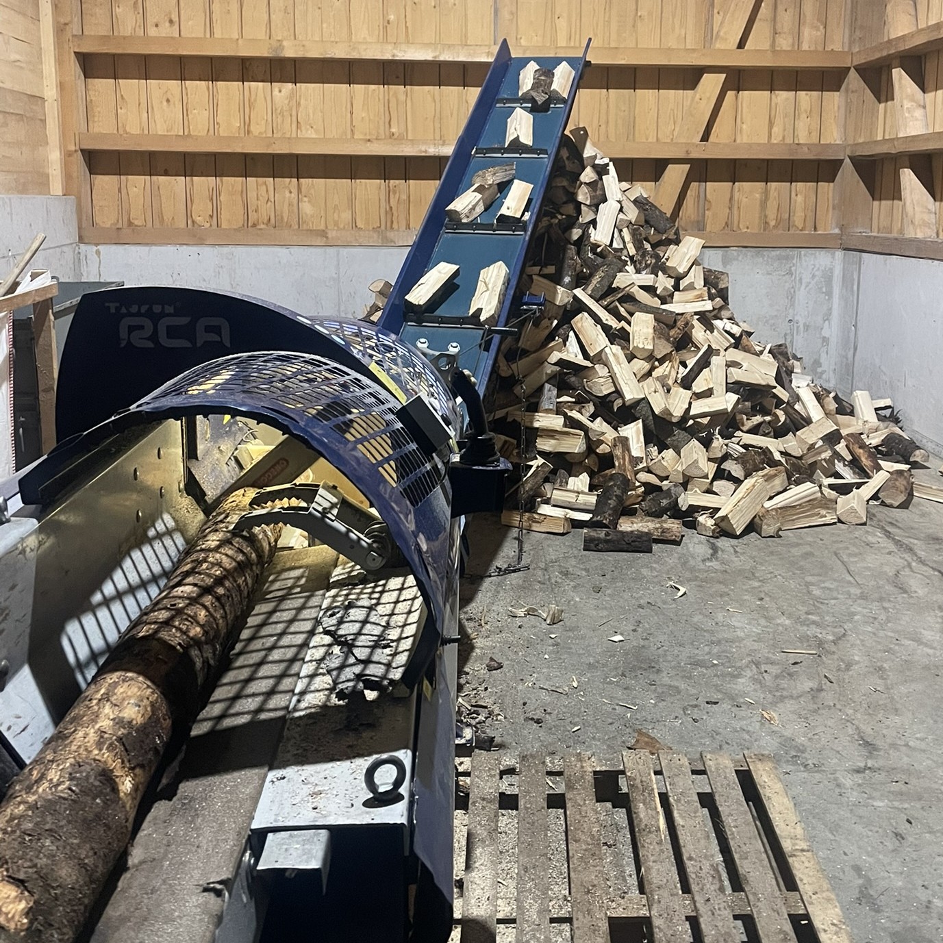 Tajfun RCA Sägespalter mit Holzberg